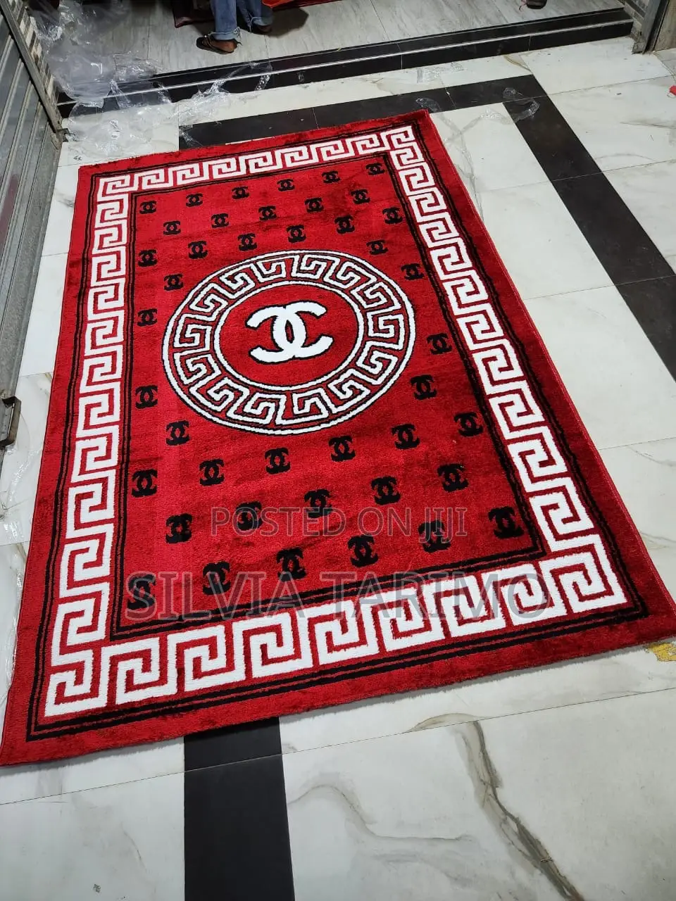 Elegant Luxury Area Carpet Rug – (Size 6/7 Feets)