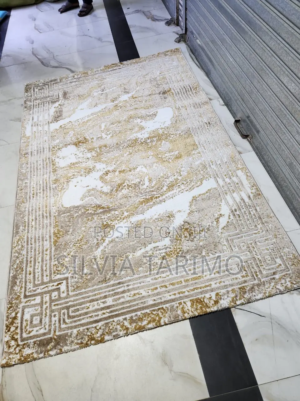 Elegant Luxury Area Carpet Rug – (Size 6/7 Feets)