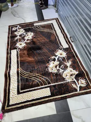 Elegant Luxury Area Carpet Rug – (Size 6/7 Feets)
