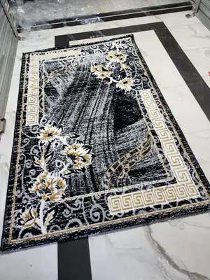 Elegant Luxury Area Carpet Rug – (Size 6/7 Feets)