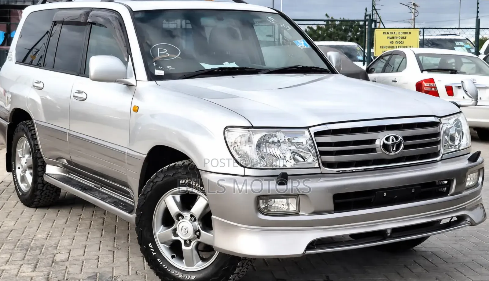 Toyota Land Cruiser 2005 White