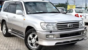 Toyota Land Cruiser 2005 White