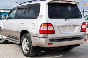 Toyota Land Cruiser 2005 White