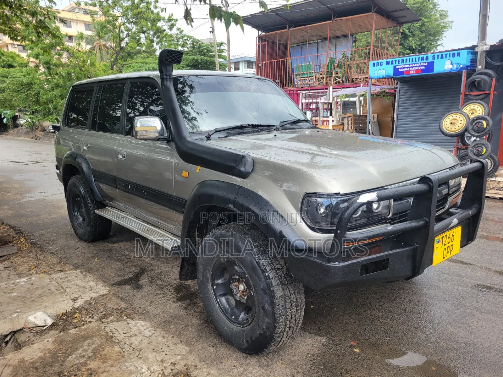 Toyota Land Cruiser 1998 Gray