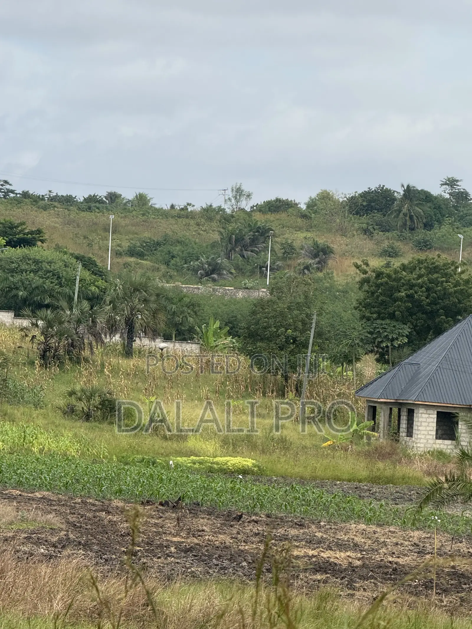 Kiwanja Kinauzwa Kibada Kigamboni