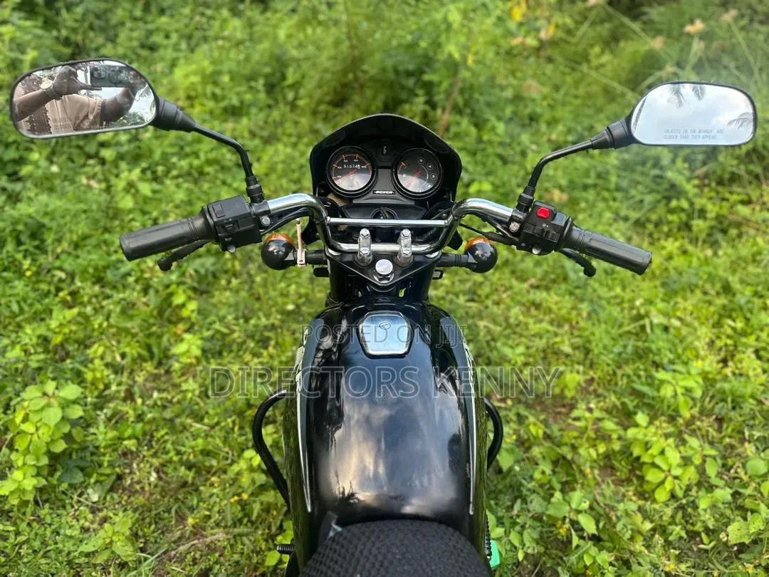 Bajaj Boxer 125 2025 Black