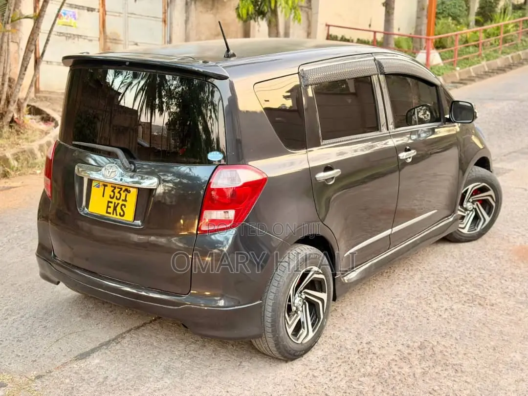 Toyota Ractis 2006 Black