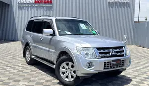 Mitsubishi Pajero 2013 Silver