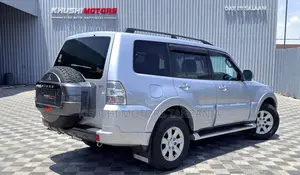 Mitsubishi Pajero 2013 Silver