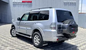 Mitsubishi Pajero 2013 Silver