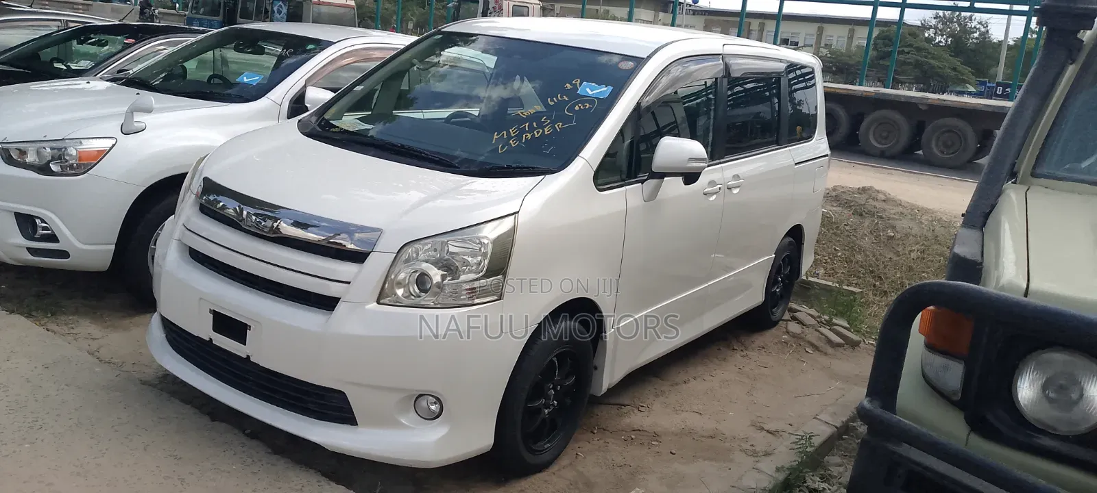 Toyota Noah 2010 White