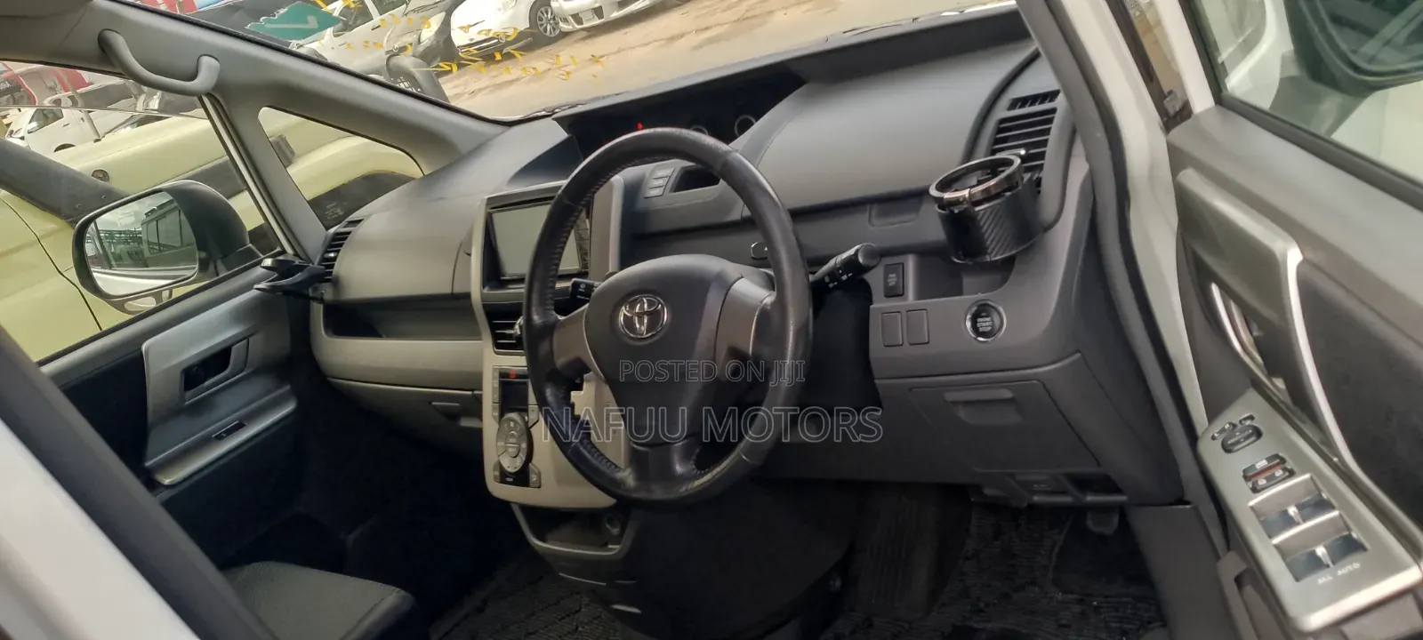 Toyota Noah 2010 White