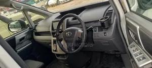 Toyota Noah 2010 White