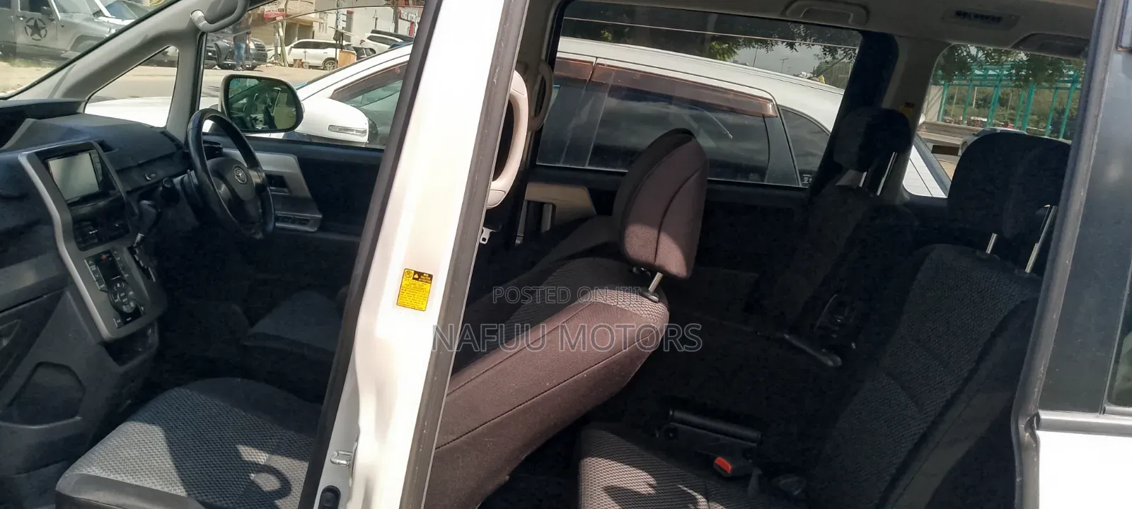 Toyota Noah 2010 White