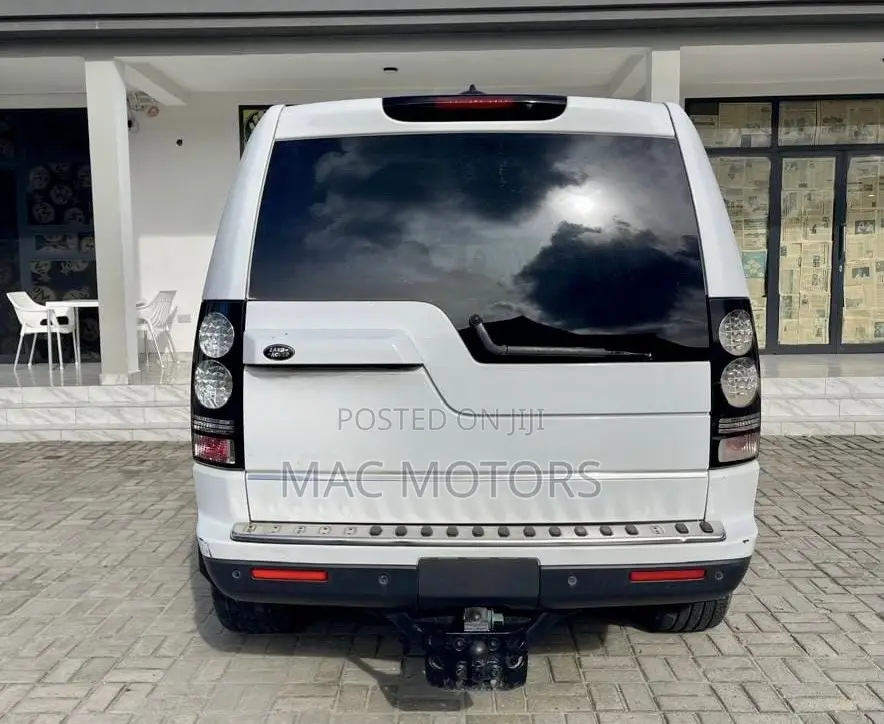 Land Rover Discovery 2013 White