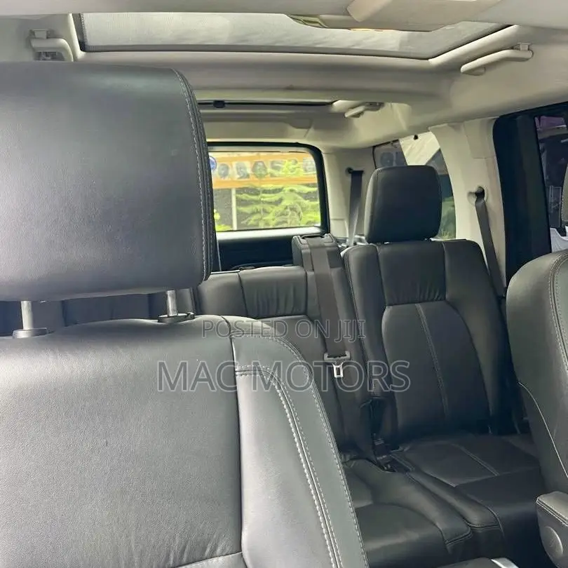 Land Rover Discovery 2013 White