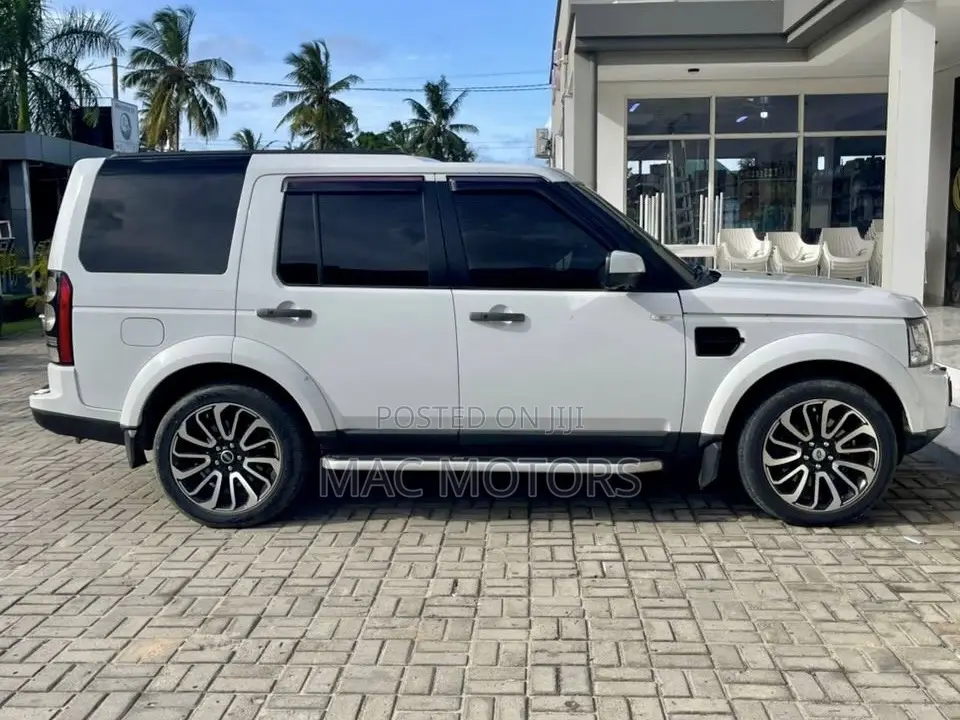 Land Rover Discovery 2013 White