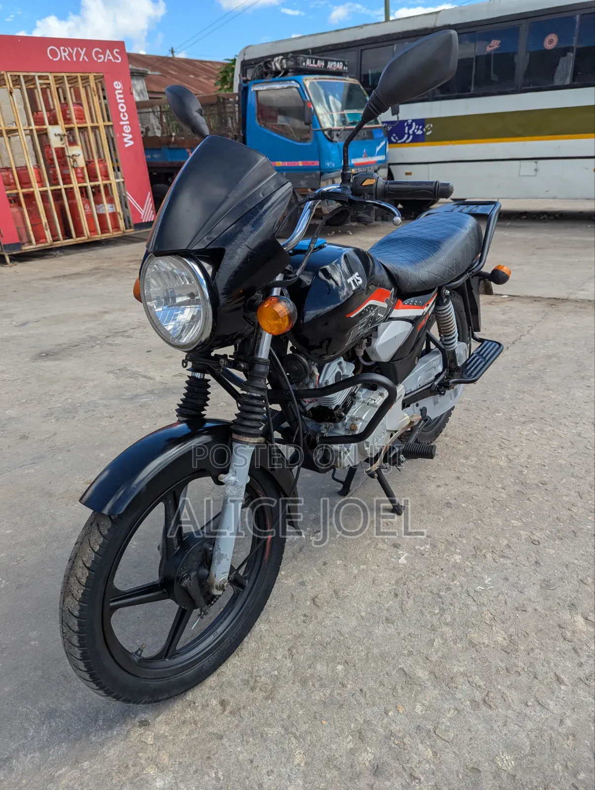 TVS HLX 125 2025 Black