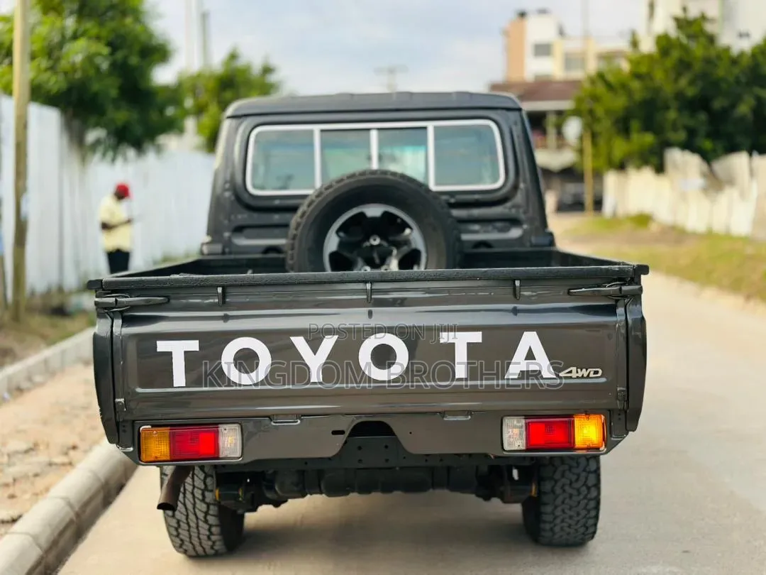 Toyota Land Cruiser 2022 Black