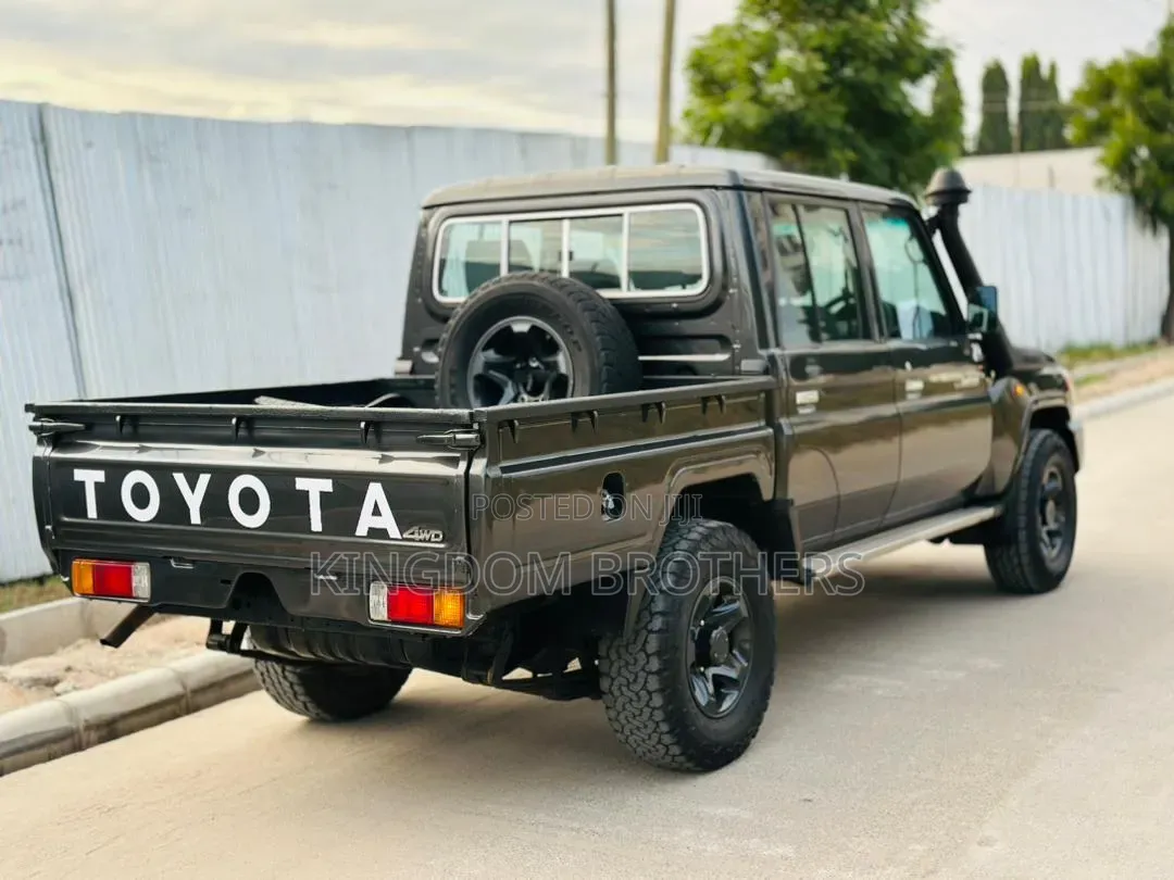 Toyota Land Cruiser 2022 Black