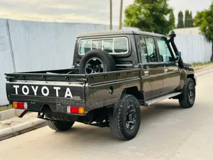 Toyota Land Cruiser 2022 Black
