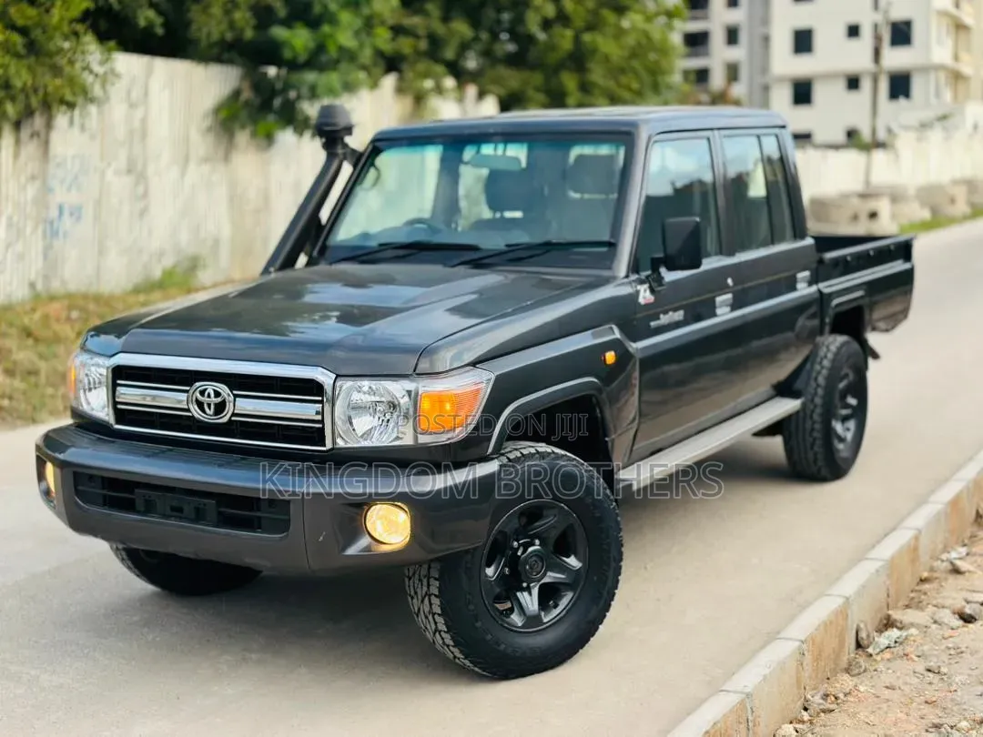 Toyota Land Cruiser 2022 Black