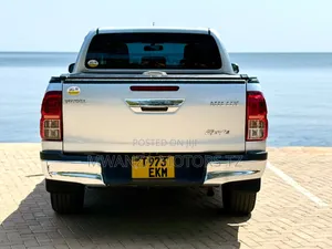 Toyota Hilux 2019 Silver