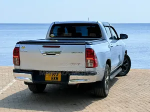 Toyota Hilux 2019 Silver