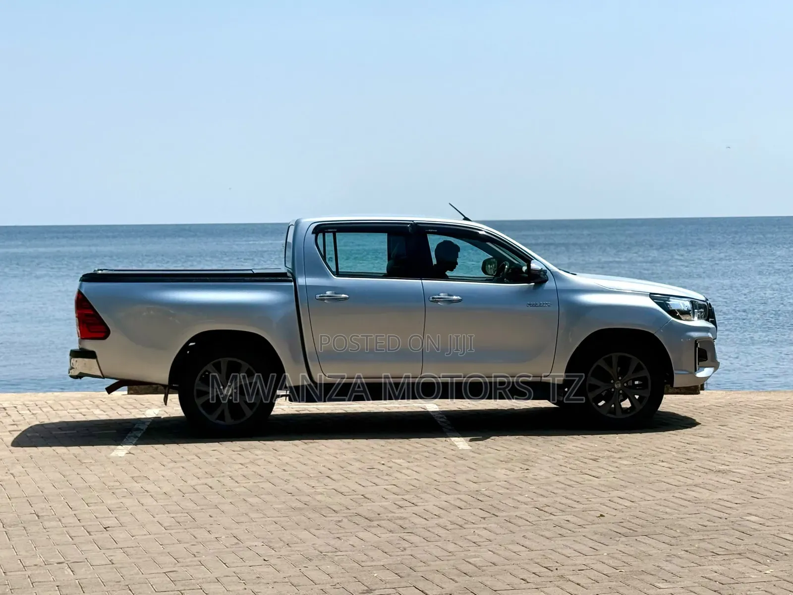 Toyota Hilux 2019 Silver