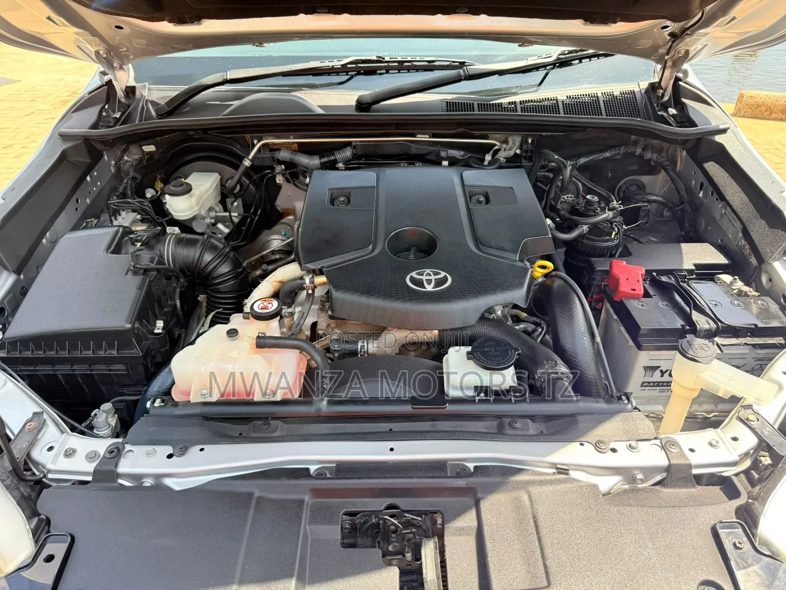 Toyota Hilux 2019 Silver