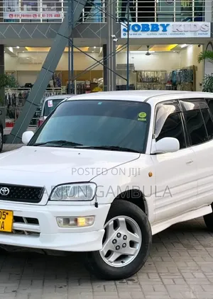 Toyota RAV4 1999 White