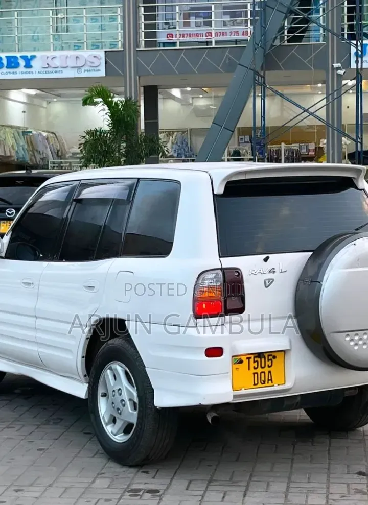 Toyota RAV4 1999 White