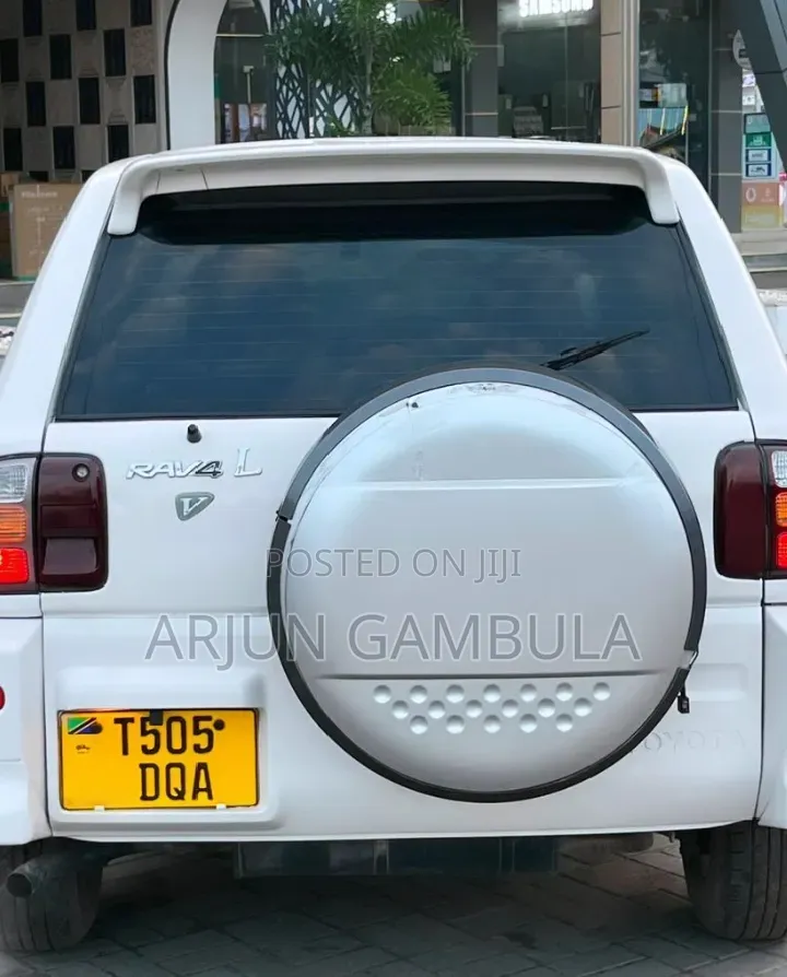 Toyota RAV4 1999 White