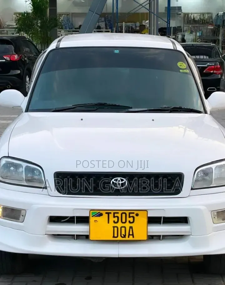Toyota RAV4 1999 White