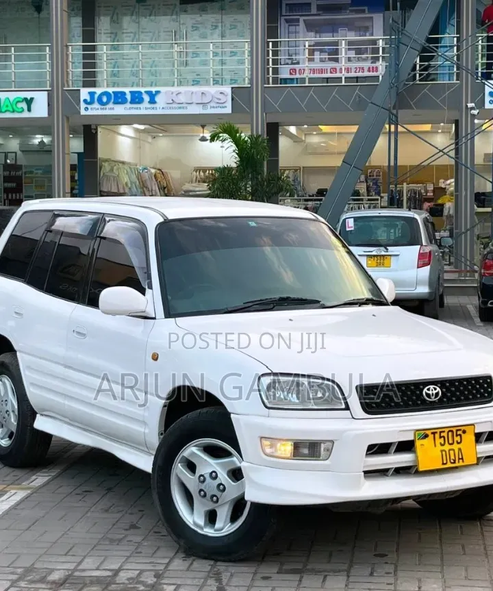 Toyota RAV4 1999 White
