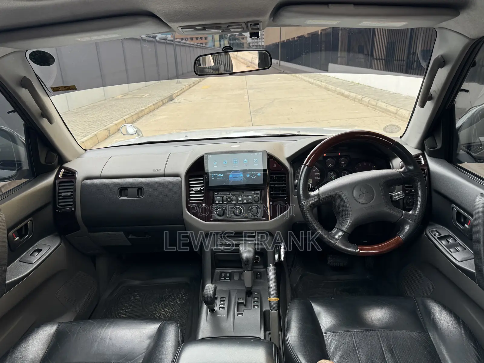 Mitsubishi Pajero 2000 Silver