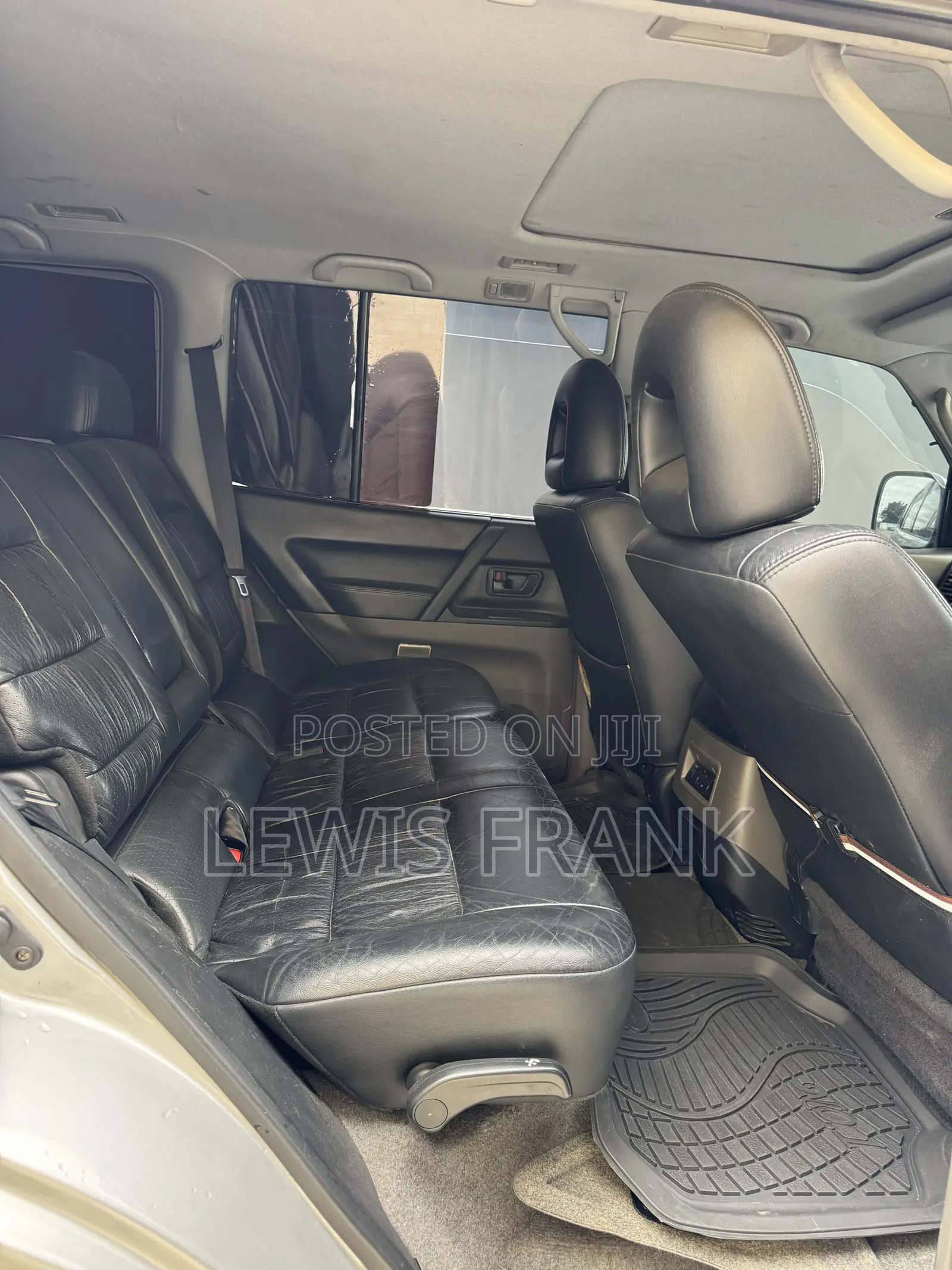 Mitsubishi Pajero 2000 Silver