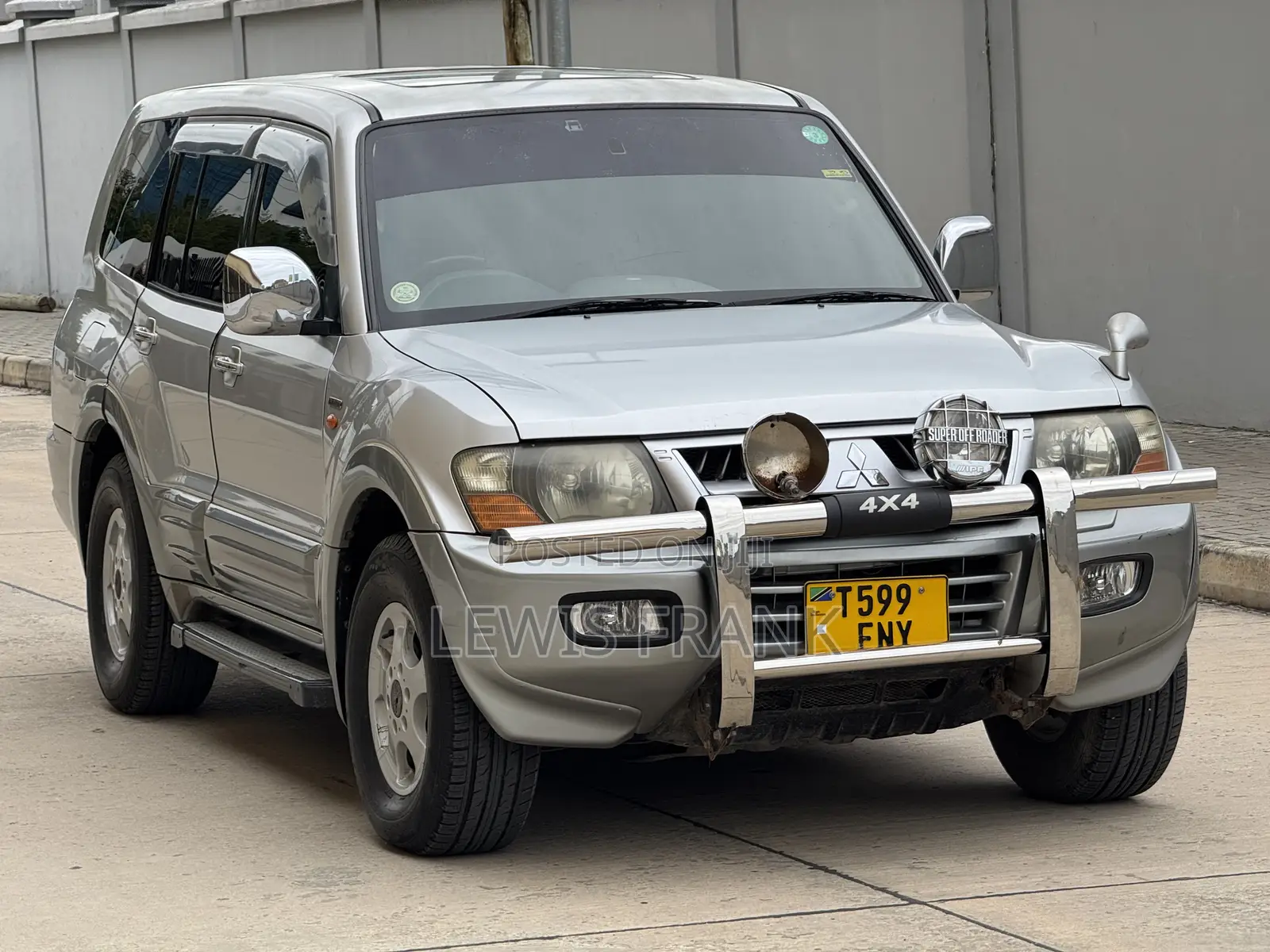 Mitsubishi Pajero 2000 Silver