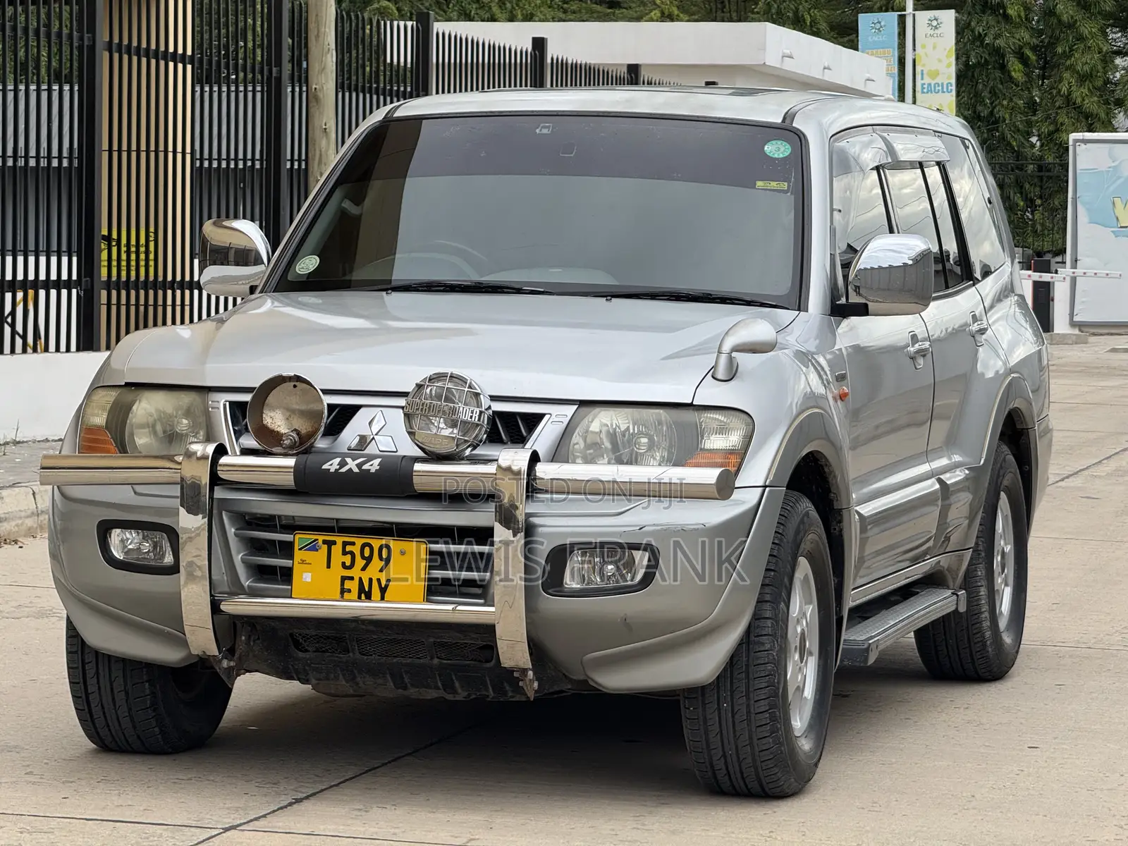 Mitsubishi Pajero 2000 Silver