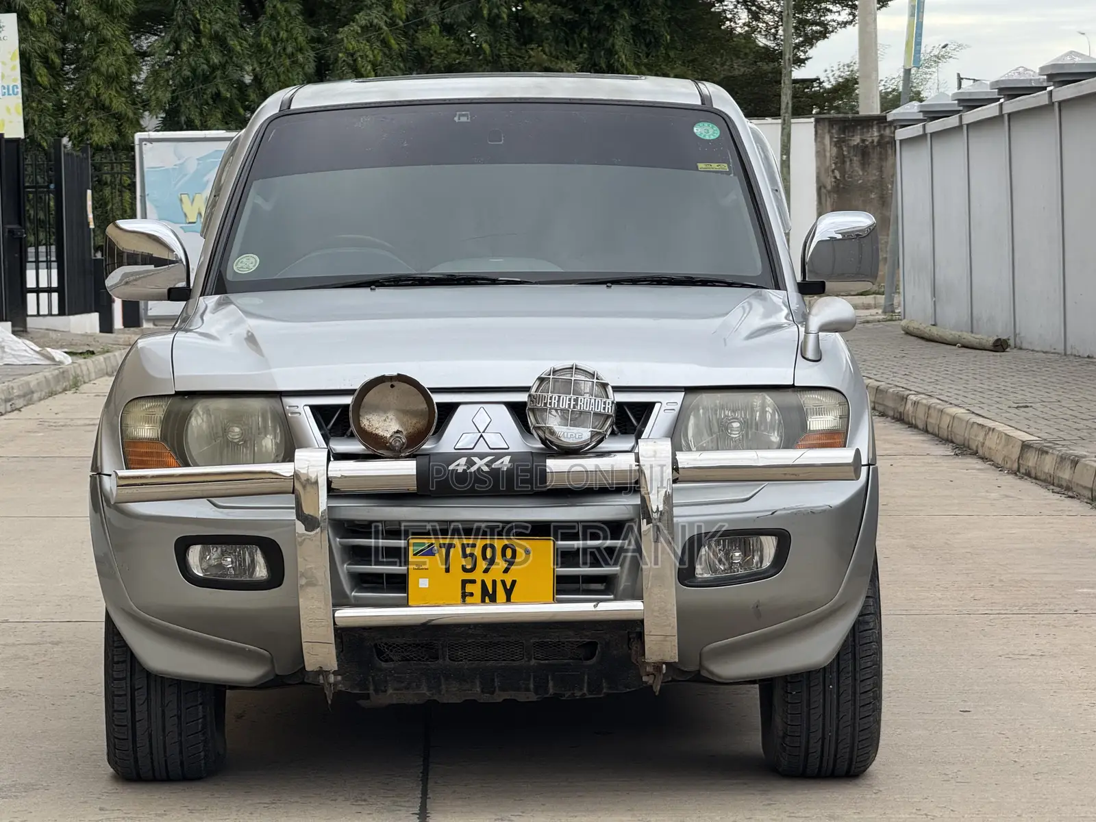 Mitsubishi Pajero 2000 Silver