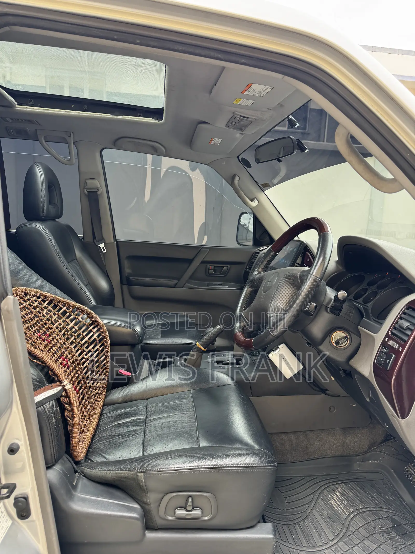 Mitsubishi Pajero 2000 Silver