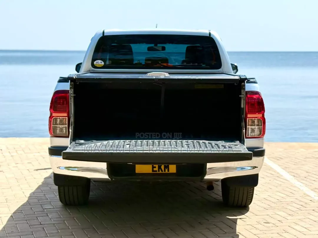 Toyota Hilux 2019 Black