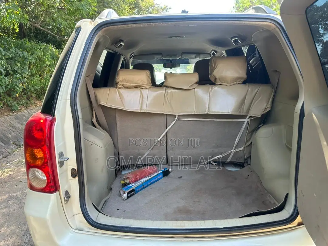 Toyota Raum 2008 Off white