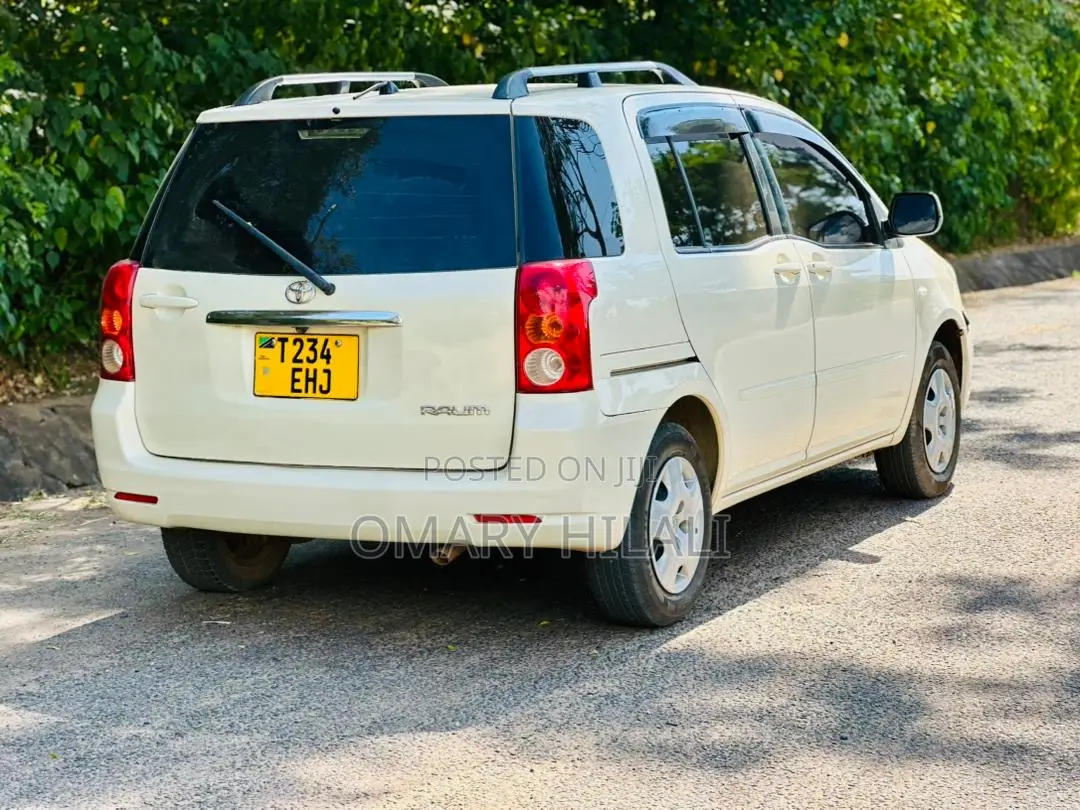 Toyota Raum 2008 Off white