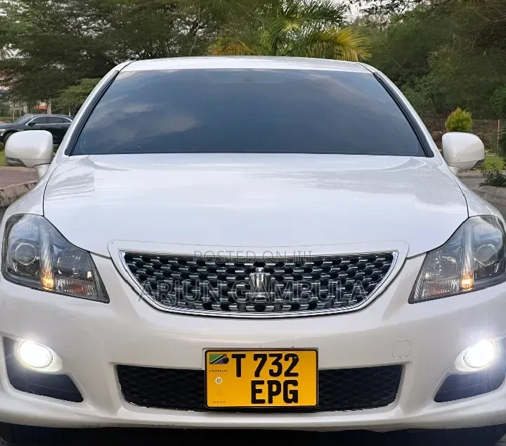 Toyota Crown 2009 White