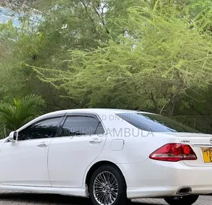 Toyota Crown 2009 White