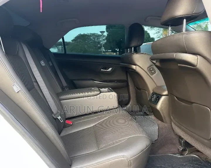 Toyota Crown 2009 White