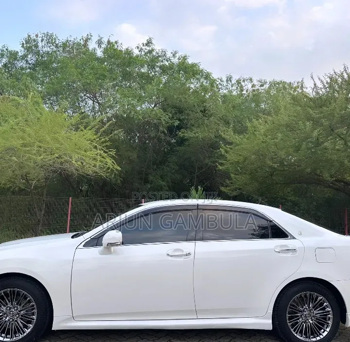 Toyota Crown 2009 White