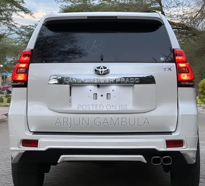 Toyota Land Cruiser 2021 White