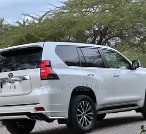 Toyota Land Cruiser 2021 White